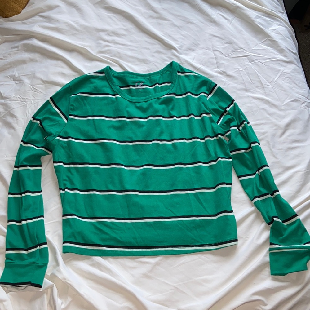 Cute long sleeve striped shirt!